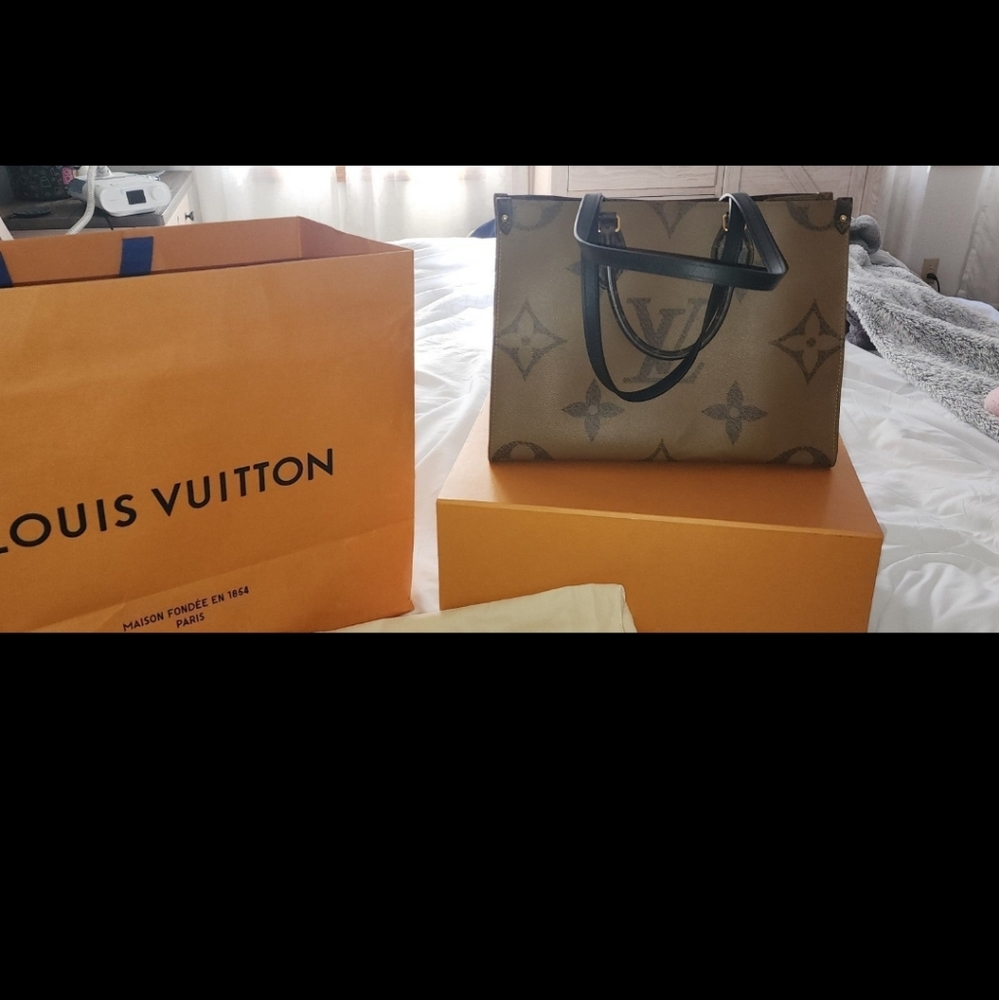 Louis Vuitton OntheGo MM